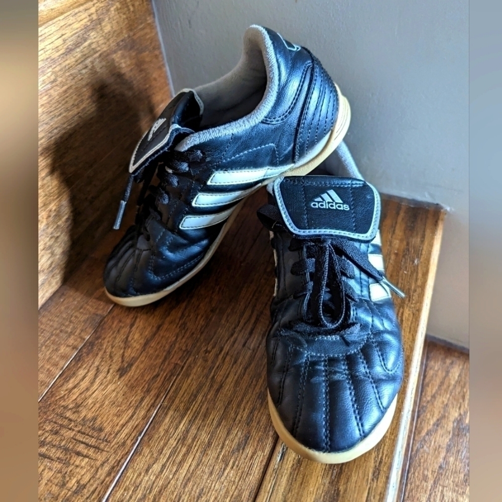 ADIDAS indoor soccer shoes black leather Size 3 - Picture 3 of 8